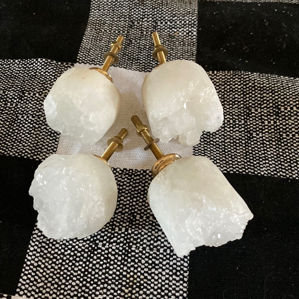 Set of 4  Knobs/Pulls